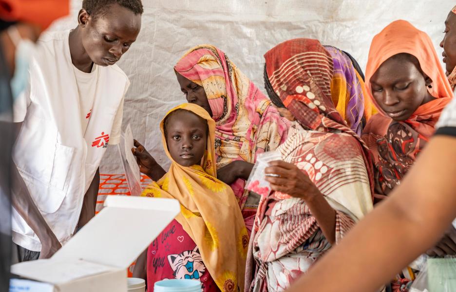 Miles de personas huyen de la violencia en Sudán hacia el condado de Renk
