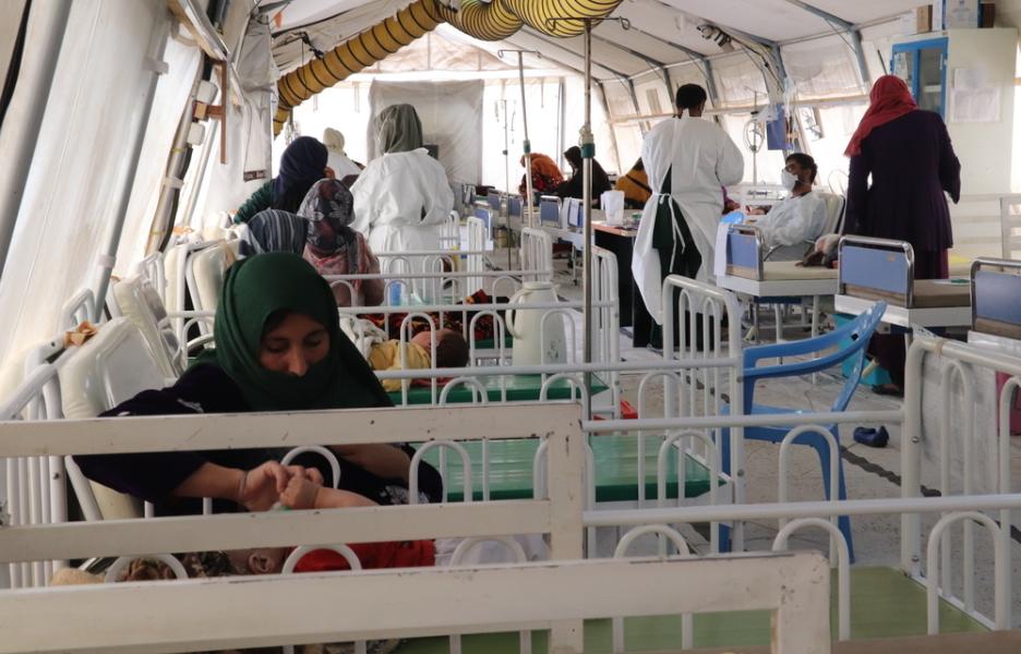 Tienda de aislamiento contra el sarampión. Hospital de Herat.