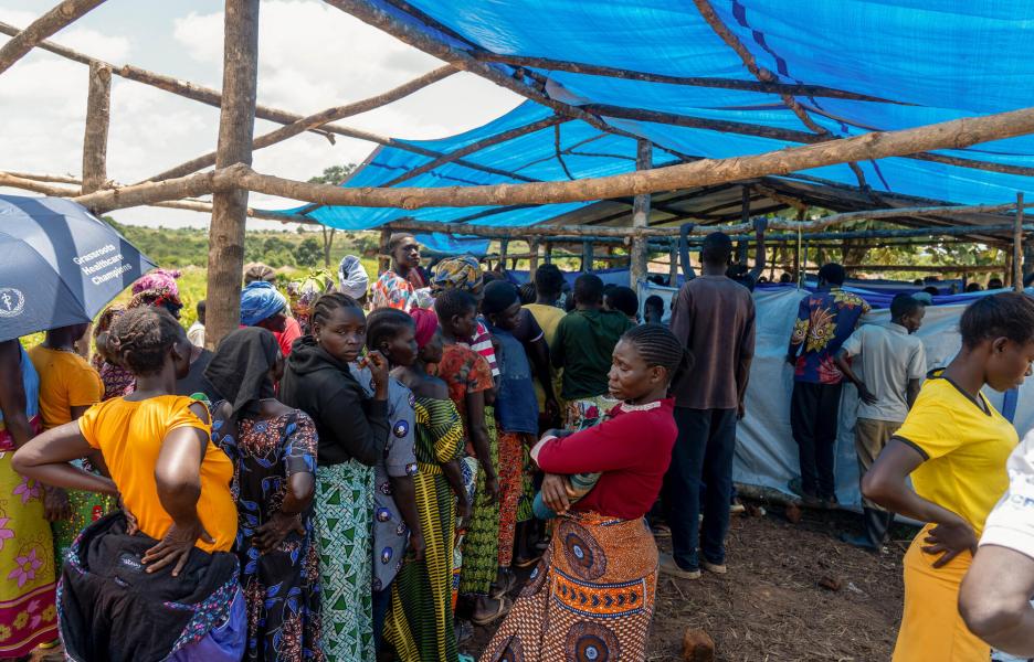 Refugiados de Sudán del Sur hacen cola para registrarse en el Comité Nacional de Refugiados de RDC.