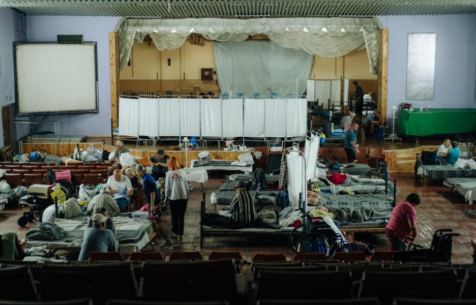 En octubre de 2025, una clínica móvil de MSF acudía dos veces por semana a este centro de tránsito para personas desplazadas por los combates en la región de Dnipropetrovsk, Ucrania.