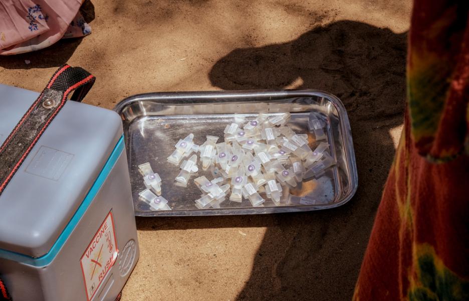 Vacunas orales para la campaña de vacunación contra el cólera en Koufroun, este de Chad.
