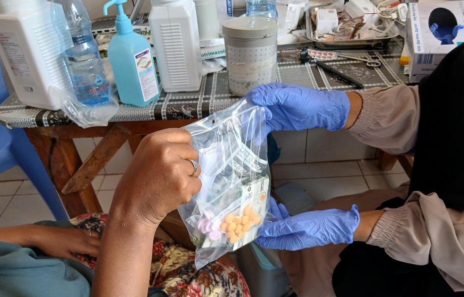 Mu'mino Abdillahi, embarazada con anemia, recibe suplementos nutricionales y medicación en el hospital de Mudug.