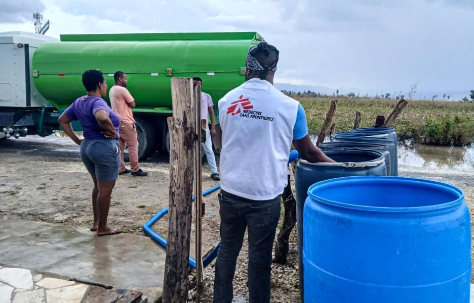 Distribución de agua en la parroquia de Saint Elizabeth, Jamaica.