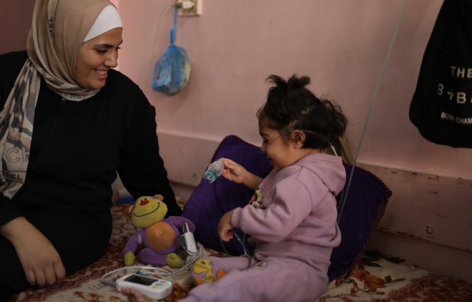 Yara Alghoula espera una evacuación médica en el hospital Nasser de Gaza