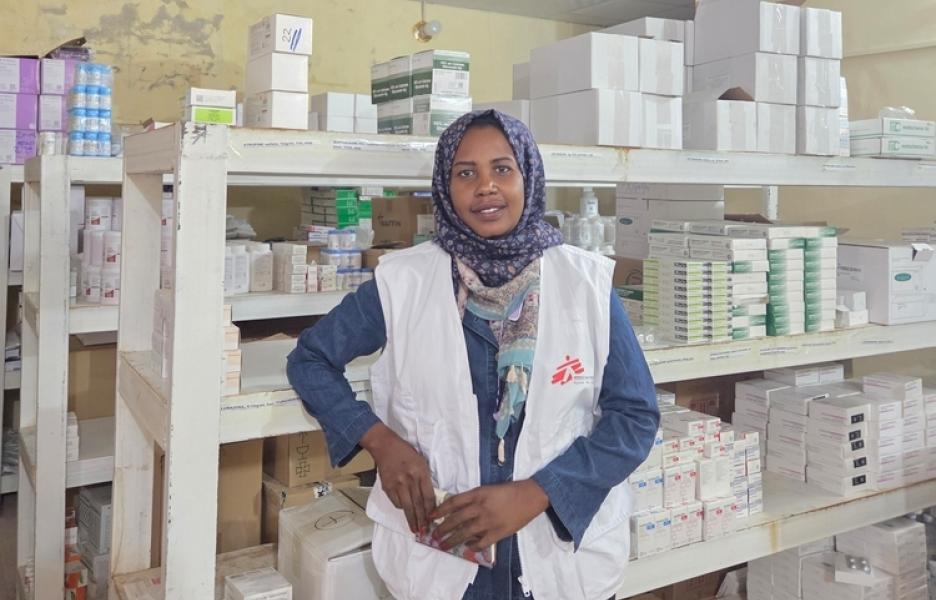 Mona es farmacéutica en Darfur Sur, Sudán.
