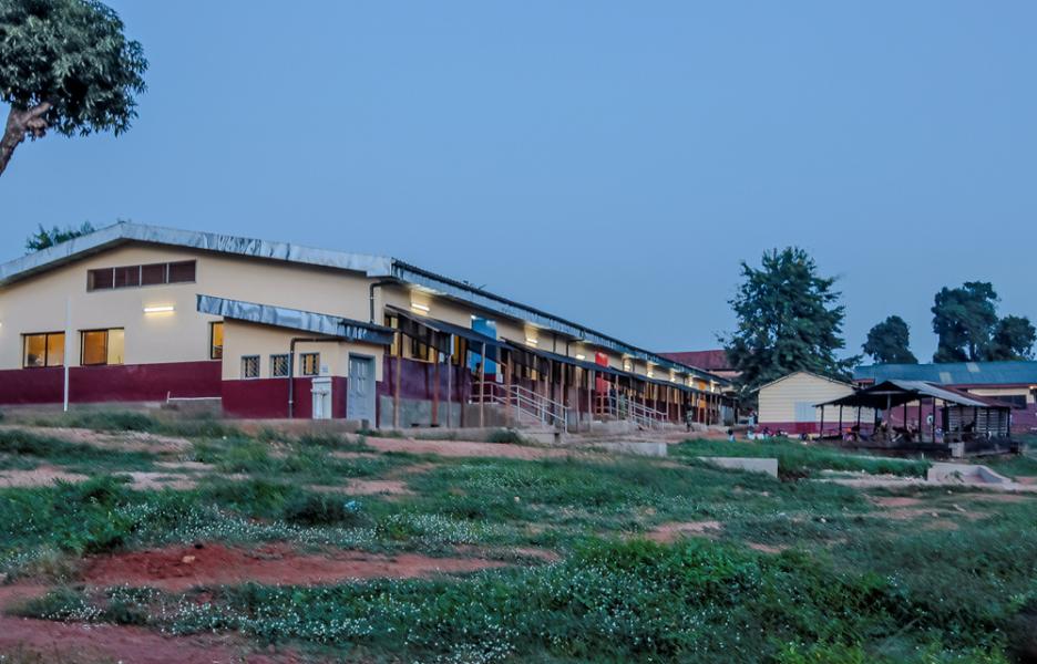 Vista exterior del hospital de Carnot.