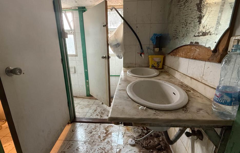 Actividades de agua y saneamiento para las personas desplazadas en Beirut