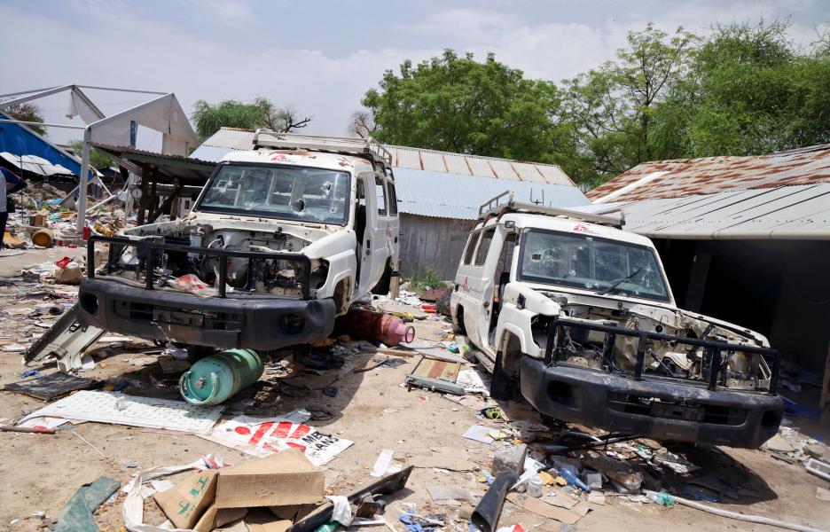 Vehículos MSF vandalizados y destruidos tras el bombardeo del hospital de Lankien, en febrero de 2026.
