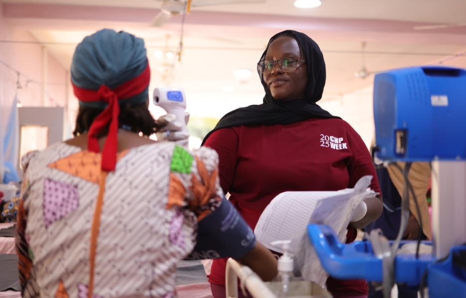 Aisha* paciente de fístula, es atendida en el Hospital General de Jahun, en Jigawa, norte de nigeria.