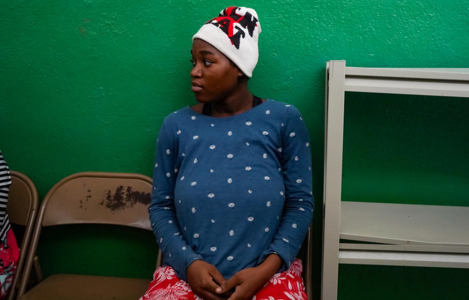 Sterline espera para reunirse con su hija recién nacida.