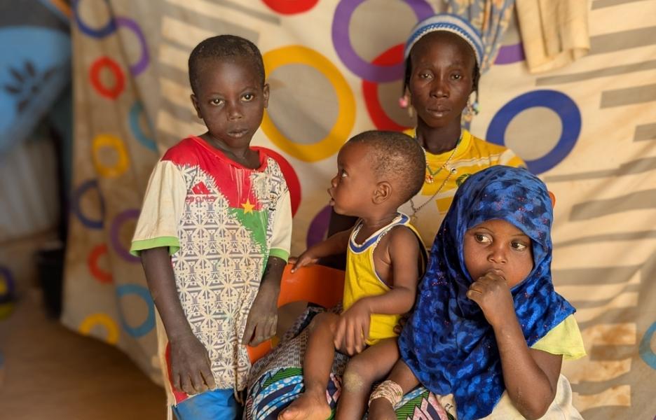 Nikiéma Patindé es una refugiada que llegó a Koro en agosto de 2025. Nikiéma y su familia reciben atención médica a través de nuestra clínica móvil.