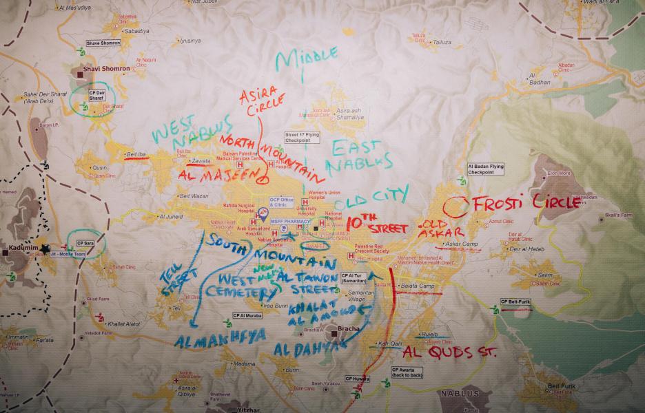 Mapa utilizado por nuestro equipo para rastrear los cierres israelíes activos. Al menos 459 obstáculos al movimiento bloquean el acceso entre pueblos y carreteras cisjordanas. 