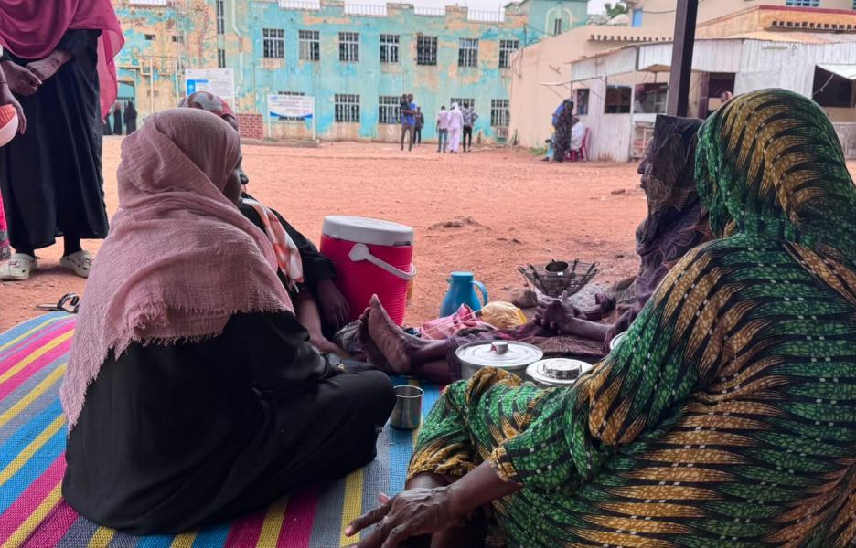 Un grupo de mujeres en uno de los mayores campos de desplazados de El Obeid. Julio 2026. 