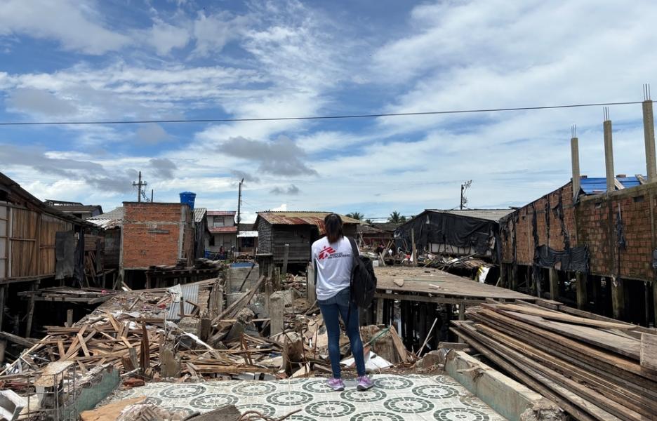 Nuestros equipos llevan a cabo evaluaciones de necesidades en los barrios más afectados por el terremoto. Buenaventura, Colombia.