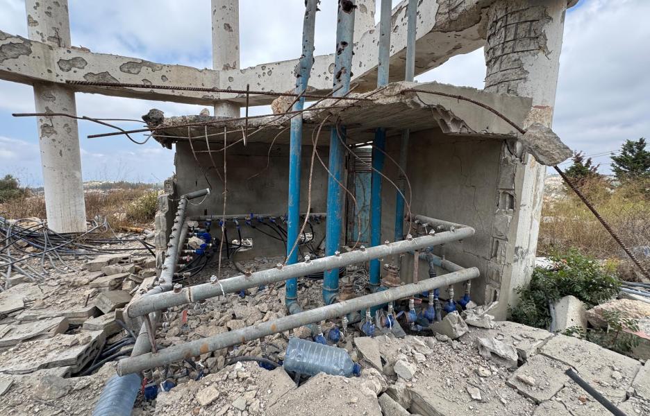 Yater, sur del Líbano. Instalación de agua bajo el depósito del pueblo dañada por un ataque israelí.
