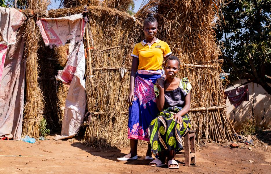 Christina Chiwaya y su hermana Eveline Kasiki en Blantyre, el 23 de julio de 2026. Christina falleció en agosto de 2026.