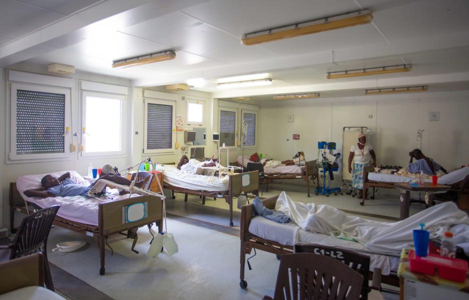 Varias víctimas del terremoto fueron transferidas al centro de trauma de Tabarre para ser tratadas. Varias víctimas del terremoto fueron transferidas al centro de trauma de Tabarre para ser tratadas.