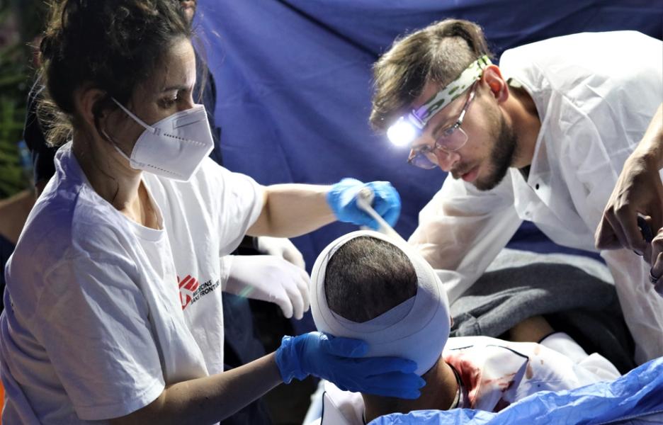 El 10 de mayo de 2021 MSF empezamos a apoyar a la Media Luna Roja Palestina en Jerusalén a evaluar y estabilizar a cientos de personas heridas por la policía israelí. El 10 de mayo de 2021 MSF empezamos a apoyar a la Media Luna Roja Palestina en Jerusalén a evaluar y estabilizar a cientos de personas heridas por la policía israelí.
