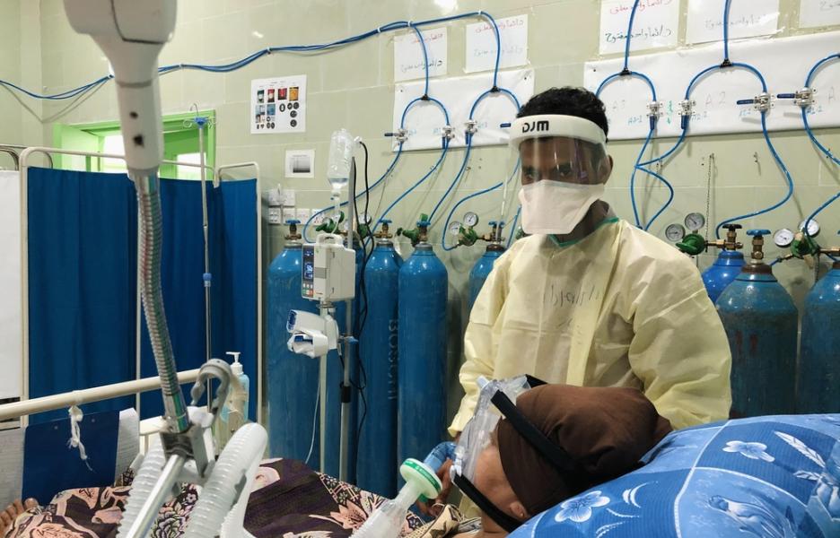 Unidad de Cuidados intensivos para pacientes críticos de COVID-19 en el hospital de Al Gamhouria, Adén, Yemen. Unidad de Cuidados intensivos para pacientes críticos de COVID-19 en el hospital de Al Gamhouria, Adén, Yemen.