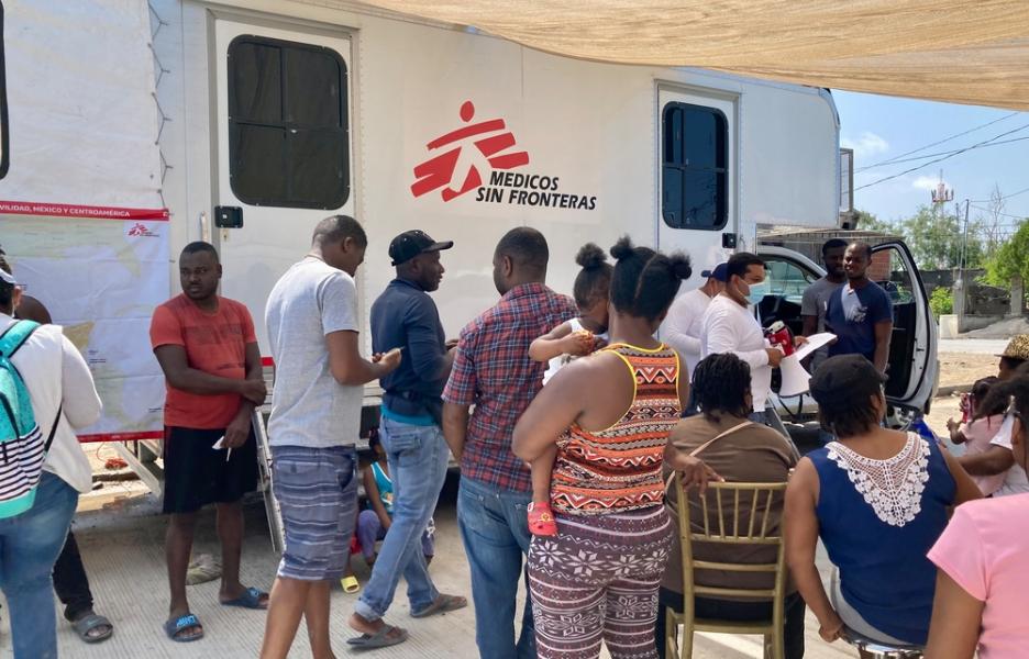 Brindamos atención humanitaria a personas en situación de movilidad en Nuevo Laredo, Piedras Negras, Ciudad Acuña, Reynosa y Matamoros, a través de Clínicas Móviles