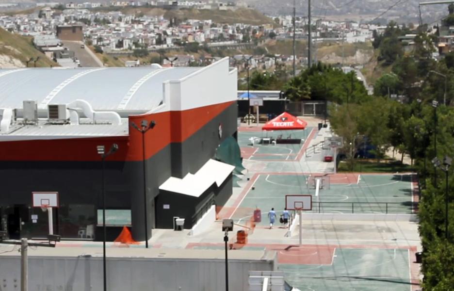 Cancha de baloncesto en Tijuana convertida en hospital auxiliar por la pandemia de COVID-19 Cancha de baloncesto en Tijuana convertida en hospital auxiliar por la pandemia de COVID-19