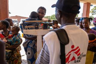 Ayudando a combatir la desnutrición y la malaria en Angola