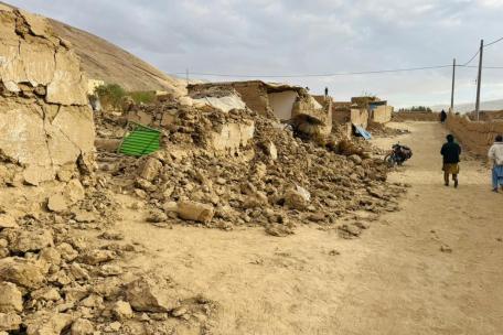 Destrucción causada por el terremoto en uno de los pueblos de Firoznakhcher, en la provincia afgana de Samangan.