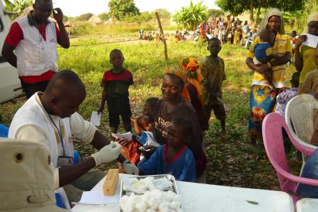 Pruebas de detección de la enfermedad del sueño en Maitikoulou,República Centroafricana