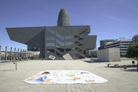 Dibujo de Rahaf en la plaza de Glòries de Barcelona
