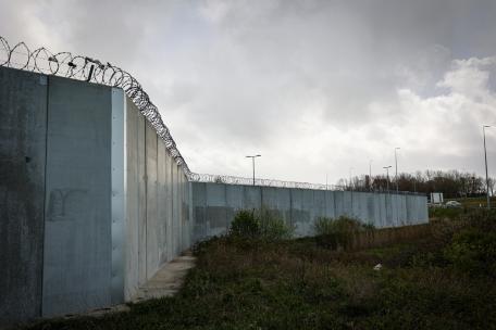 Alambre de espino para impedir el paso en la frontera franco-británica 