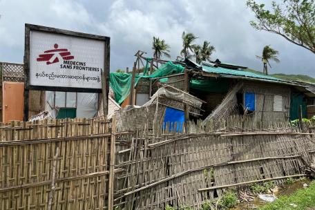 Clínica de MSF en el campo de Kein Nyin Pyin Pauktaw, estado de Rakhine, Myanmar, el 22 de junio, más de un mes después del ciclón Mocha.