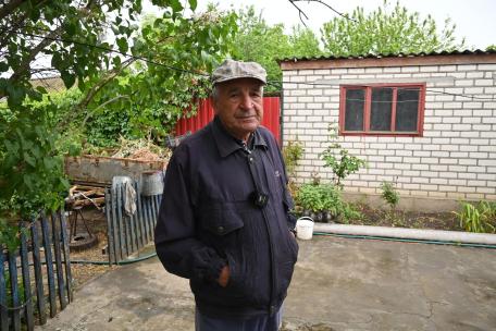 Anatoliy Andrievsky, 74, in Myrolyubivka, Kherson region, Ukraine.