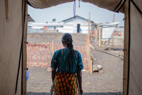 Superviviente de violencia sexual en la clínica de MSF en Bulengo