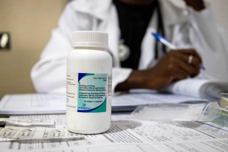 Medicamentos antirretrovirales proporcionados a pacientes con VIH en la clínica de MSF en Nanga, Macomia, en Cabo Delgado. 