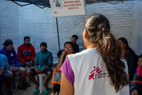 Nuestro personal brinda atención médica a migrantes en la clínica móvil ubicada en el municipio de Arriaga, Chiapas.