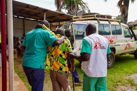 Ambulancia de MSF en la clínica de Jansuk, en Yei