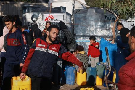 Punto de distribución de agua de MSF en Rafah, sur de la Franja de Gaza