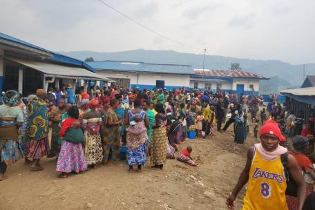 Personas desplazadas llegan al hospital de Masisi, Kivu Norte