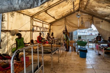 Atención materno-infantil en la sala pediátrica de Old Fangak, en el estado de Jonglei, en Sudán del Sur. 