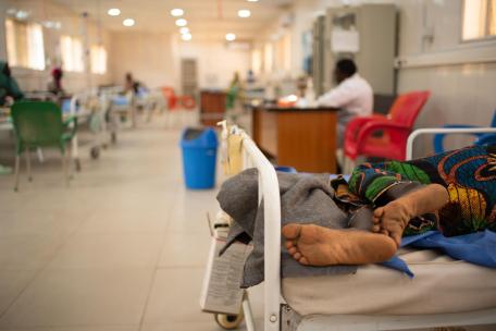 Una de las salas del centro de alimentación para pacientes hospitalizados apoyado por MSF en Katsina. 