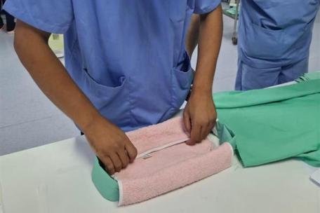 Los médicos del hospital Al Helou construyen "nidos" para bebés prematuros con el fin de favorecer su desarrollo neurológico. 