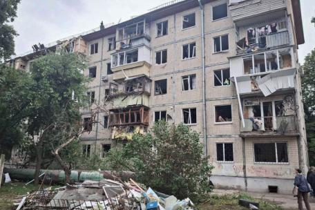 Edificio residencial bombardeado en la madrugada del 31 de julio. Kiev, Ucrania.
