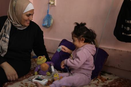 Yara Alghoula espera una evacuación médica en el hospital Nasser de Gaza