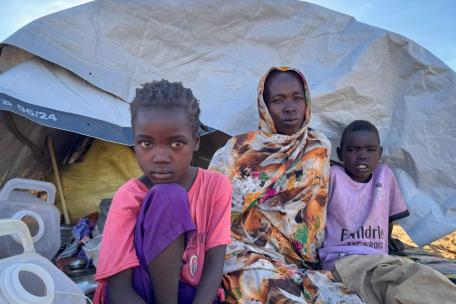 Familia desplazada de El Fasher