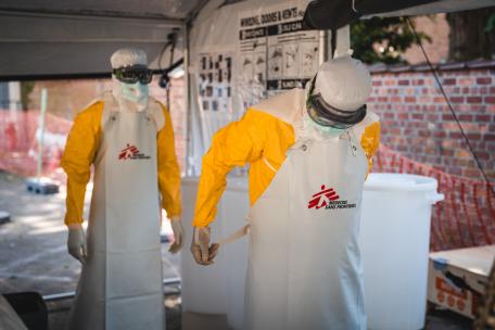 El personal de MSF recibe formación en la sede de Bruselas antes de su despliegue en zonas afectadas por el ébola.