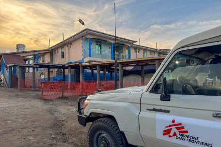 Nuevo centro de tratamiento de ébola de MSF en Bunia