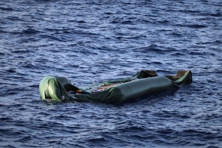 Lancha de goma en el Mediterráneo