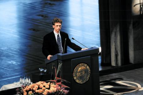 Entrega del premio Nobel de la paz a MSF. Lo recibe el Dr. James Orbinski. 10 de octubre de 1999.