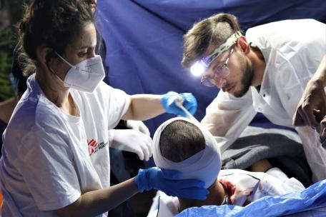 El 10 de mayo de 2021 MSF empezamos a apoyar a la Media Luna Roja Palestina en Jerusalén a evaluar y estabilizar a cientos de personas heridas por la policía israelí.