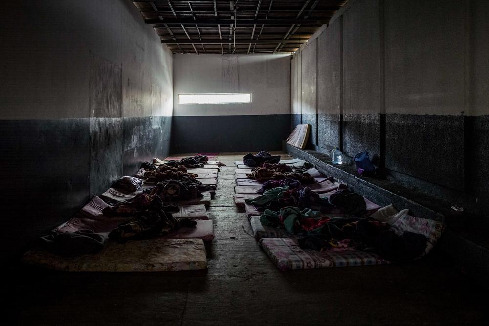 Área de cuarentena para detenidos sospechosos de padecer VIH, tuberculosis y otras enfermedades infecciosas en el centro de detención de Trig Al Matar. Área de cuarentena para detenidos sospechosos de padecer VIH, tuberculosis y otras enfermedades infecciosas en el centro de detención de Trig Al Matar.